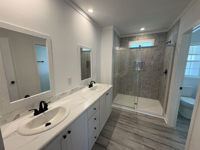 Building Photo - 3055 Lamplighter Dr
