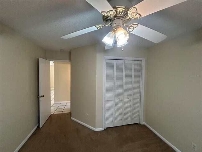 Building Photo - 1431 Tiverton Dr