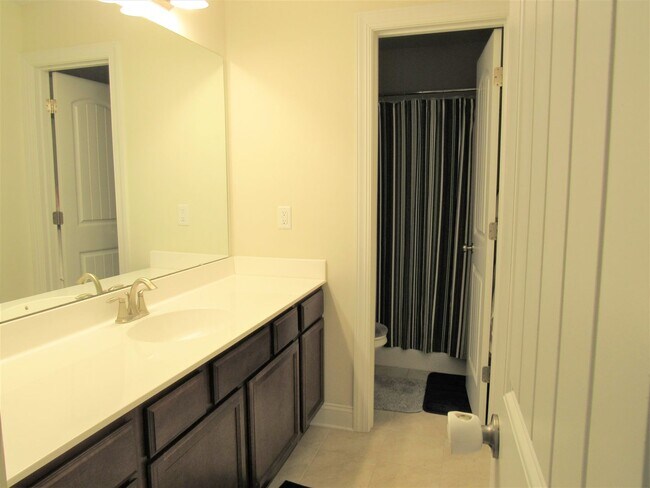 Building Photo - 4 Bedroom 2.5 Bath Onslow Bay