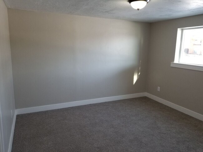 Building Photo - Spacious 5-Bedroom Magna Home with Deck and Ample Parking