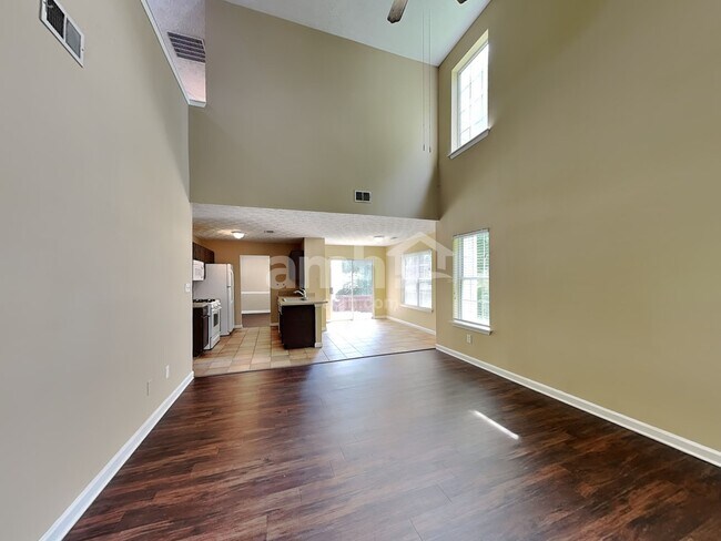 Building Photo - 3817 Majestic Ln SW