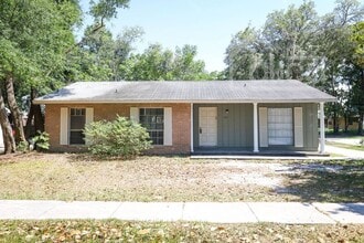 Building Photo - 4006 Luan Dr