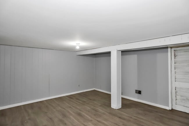 Building Photo - 4843 Elm St