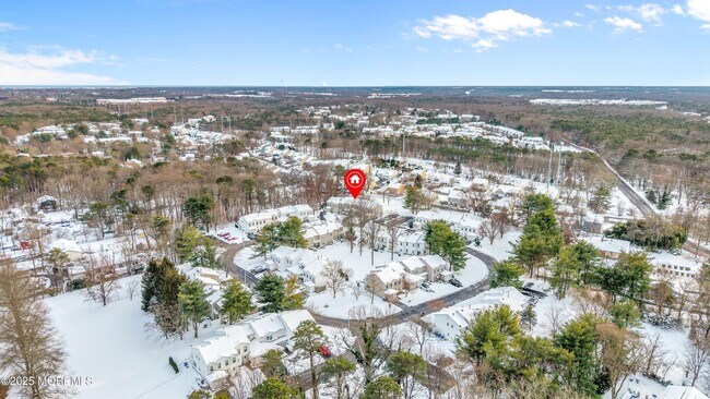 Building Photo - 33 S Pointe Cir