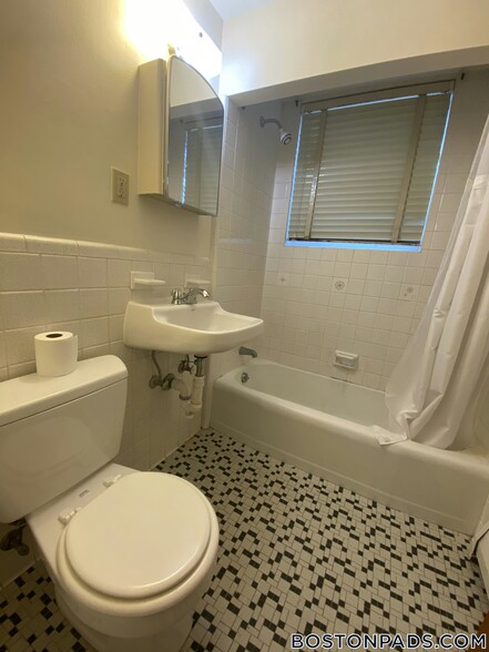 Building Photo - 12 Brattle Dr