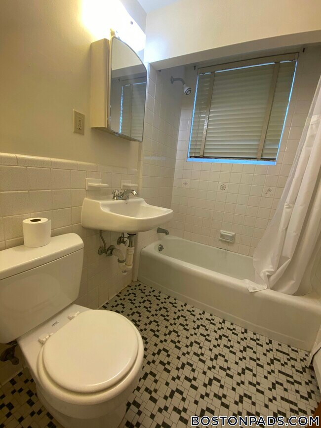 Building Photo - 12 Brattle Dr