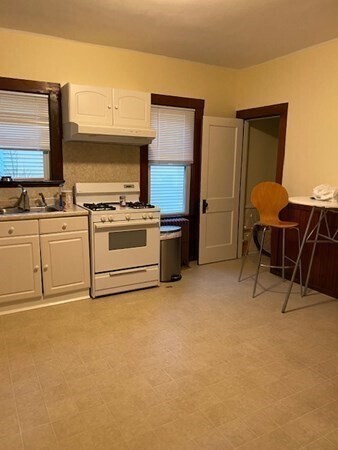 Building Photo - 68 Burnside St