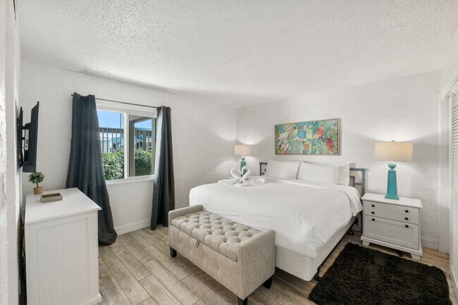 Building Photo - 8727 Thomas Dr