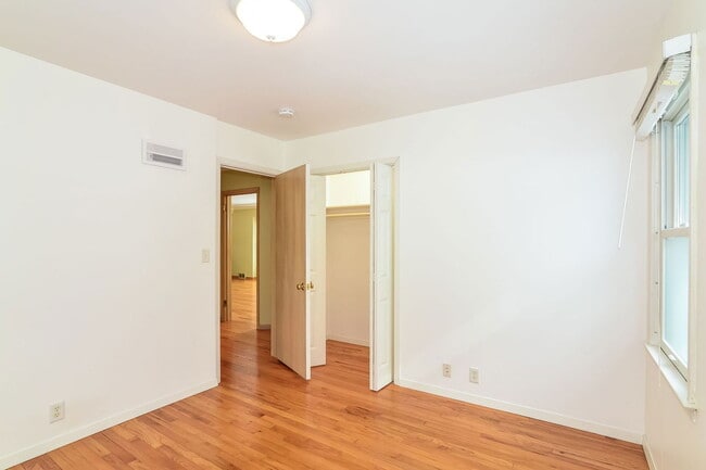 Building Photo - 2420 Sumter Ave S