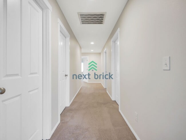 Building Photo - 5 Bed 3 Bath Single-Family Home Available ...