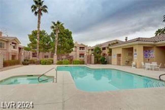 Building Photo - 2 bedroom upgraded condo in Silverado Ranch