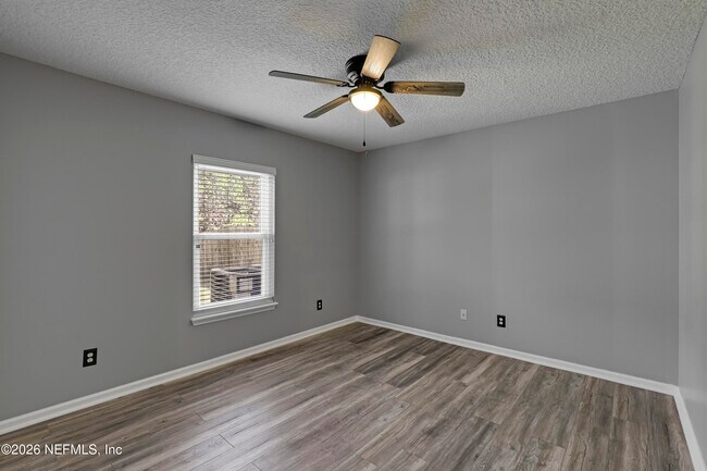 Building Photo - 695 Sid Dr