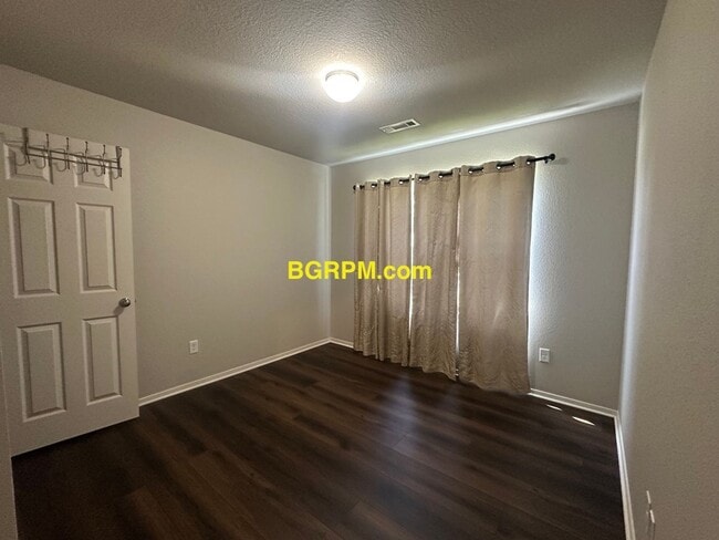 Building Photo - Great 4 Bedroom for rent!