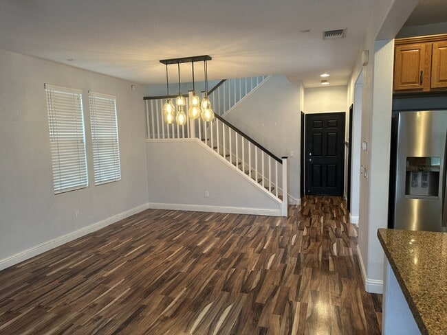 Building Photo - 3904 Purple Finch Ln