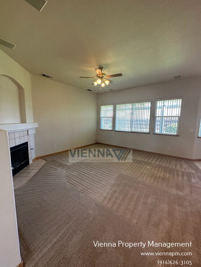 Building Photo - Gorgeous Lincoln Home in Great Neighborhood!