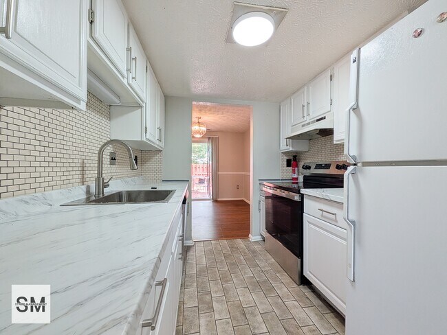 Building Photo - 14505 Farmcrest Pl