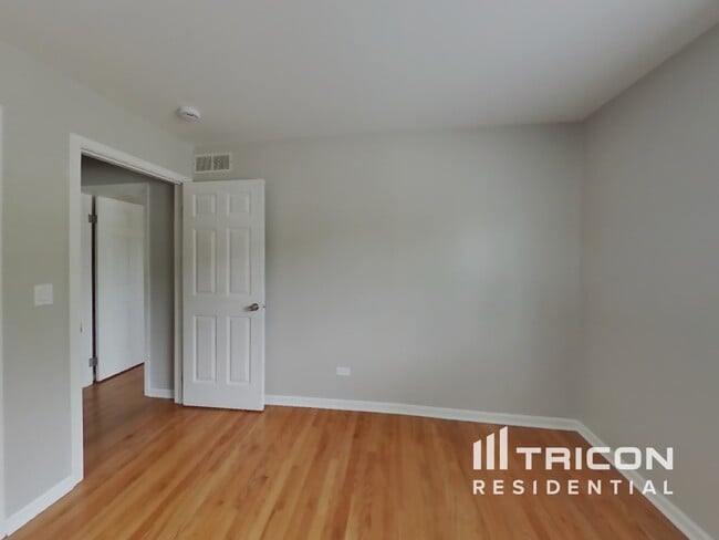 Building Photo - 1401 Oak Hill Ct