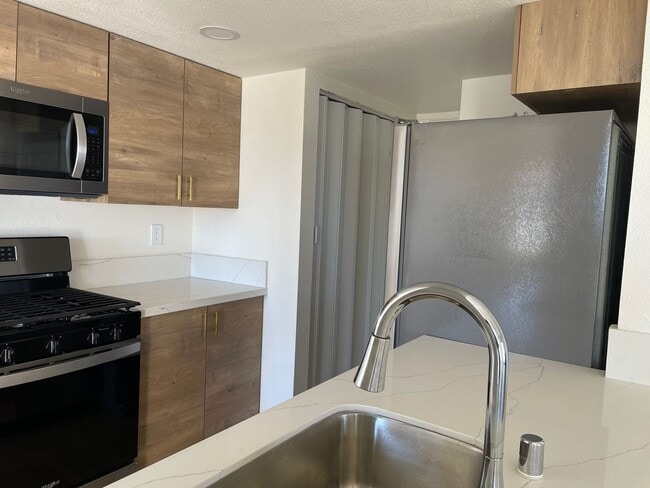 Building Photo - Stylish 3-Bedroom Retreat in the Highly De...