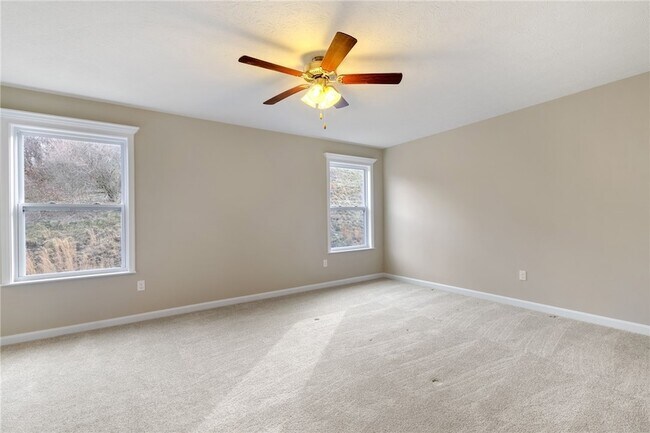 Building Photo - 2858 Canterbury Dr