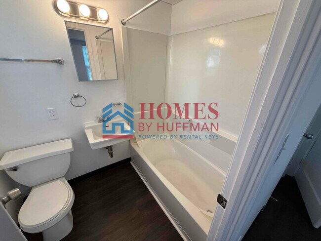 Building Photo - One Bedroom Apartment | Laundry Facility