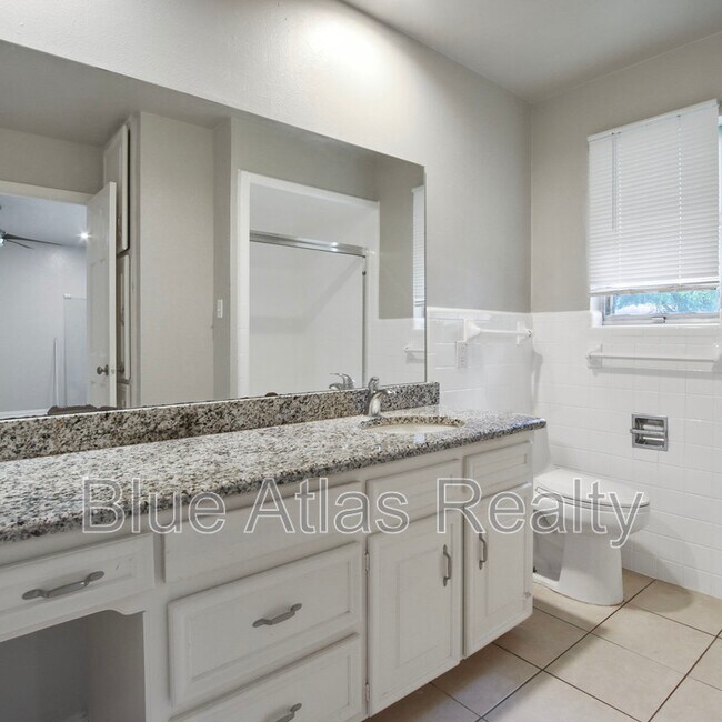 Building Photo - 4439 Altamesa Blvd