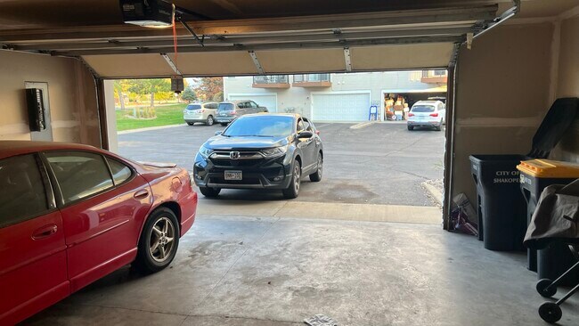 Building Photo - 7866 Old Carriage Ct