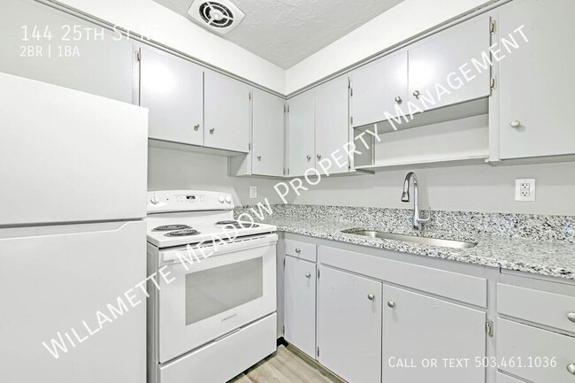 Building Photo - Beautifully Updated 2-Bedroom Apartment in...