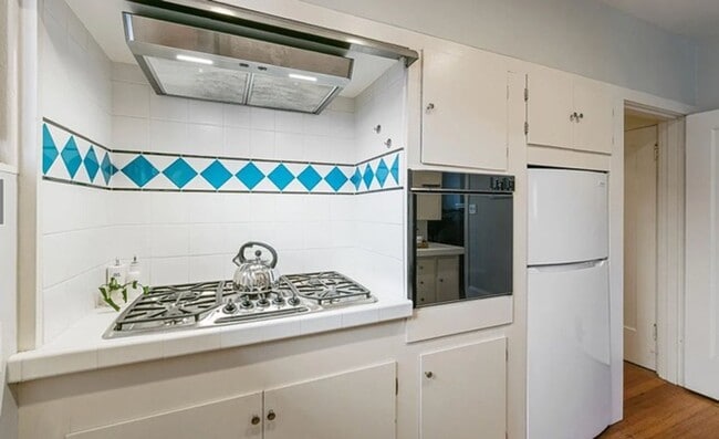 Building Photo - 850 Warfield Ave