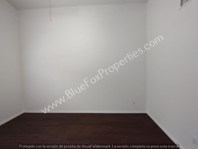 Building Photo - 915 N Silverleaf Oak Pl