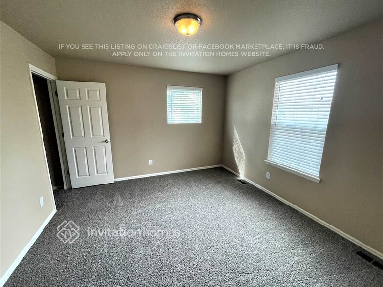 Building Photo - 12386 Roslyn Way