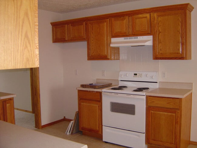 Building Photo - 802 E Waterford Blvd