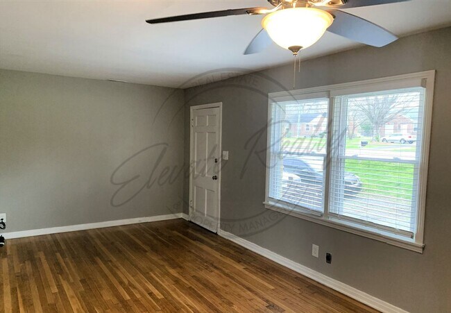 Building Photo - Two Bedroom Ranch Style Apartment Near BNA on Special!