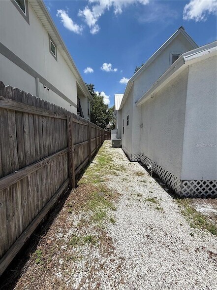 Building Photo - 114 W Amelia Ave