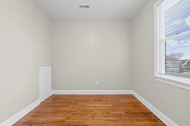 Building Photo - 13496 Hazelridge St
