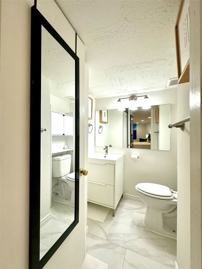 Building Photo - 4723 Aftonshire Dr