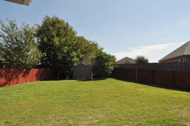 Building Photo - 3521 Twin Pines Dr