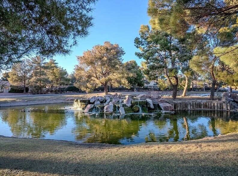 The Lakes - 2801 Willow Wind Ct