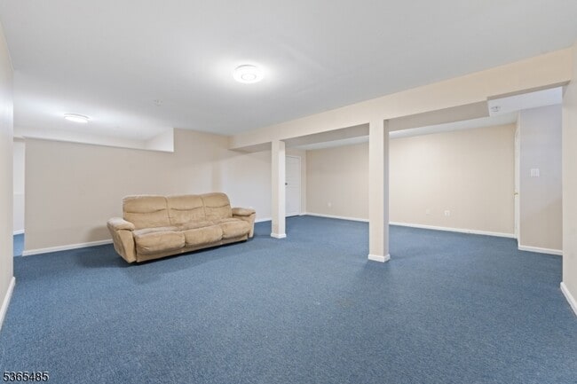 Building Photo - 904 Rhoads Dr