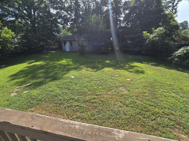 Building Photo - "Charming Full Brick, 3-Bed Oasis in Hampton, GA with 1.5 Baths – Your Perfect Retreat Awaits!"