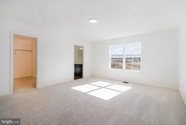 Building Photo - 7843 Briarwood Dr