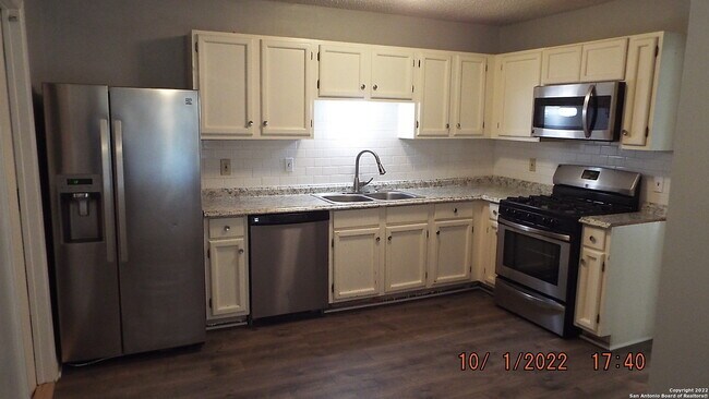 Building Photo - 8032 Laurel Bend