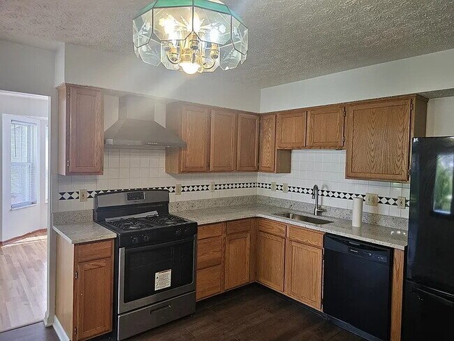 Building Photo - Beautiful and spacious 3 bedroom 2 full bath ranch in the highly desired Pickerington Schools dis...