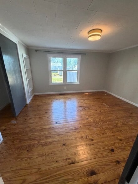 Building Photo - 503 W Collier Ave