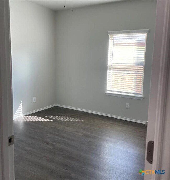 Building Photo - 626 Heathers Wy