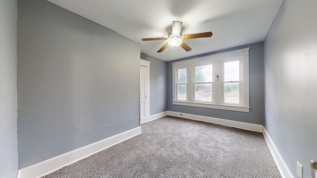 Building Photo - 252 Elmwood Dr