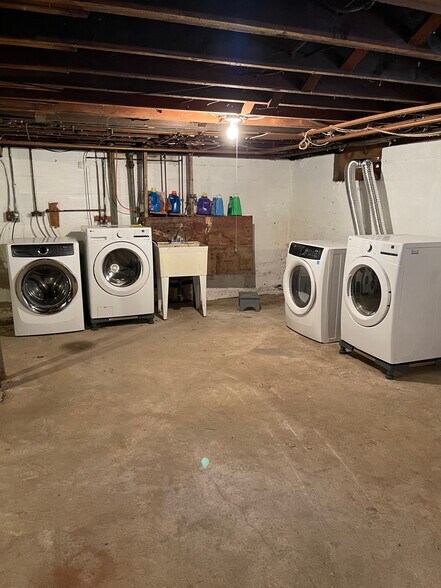 Building Photo - 214 Columbia St