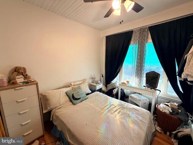 Building Photo - 5118 Oakland St