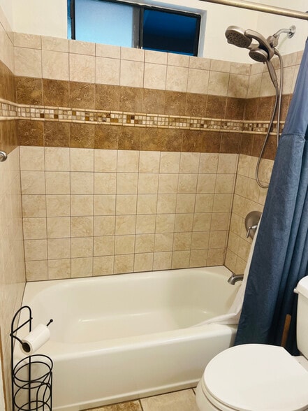 Building Photo - 293 Alaume St