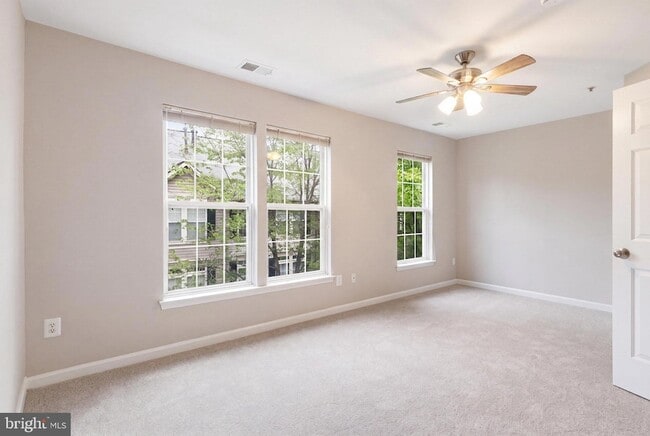 Building Photo - 986 Harrison Cir