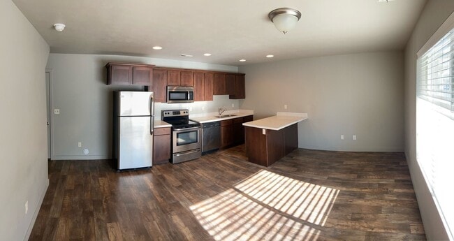 Building Photo - Amazing 2 Story Townhome in Vineyard w/ at...